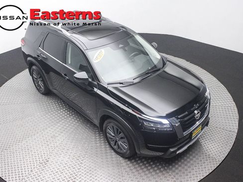 Used 2025 Nissan Pathfinder SL w/ SL Premium Package AWD/4WD image 3