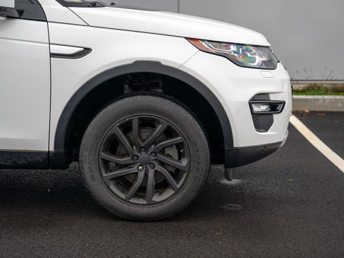 Used 2017 Land Rover Discovery Sport HSE image 9