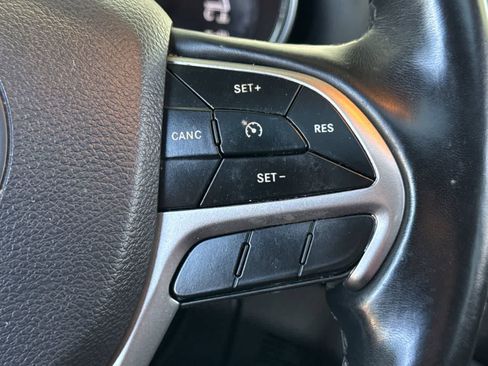 Used 2019 Jeep Grand Cherokee Altitude AWD/4WD image 28