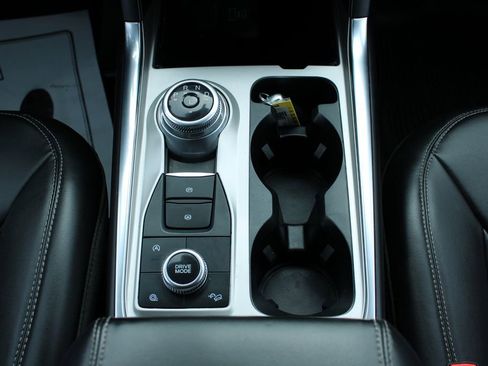 Used 2024 Ford Explorer XLT w/ Equipment Group 202A image 25