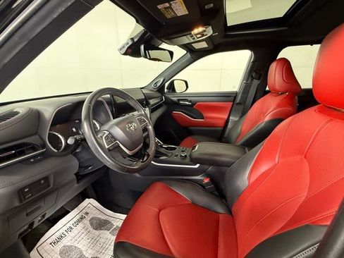 Used 2023 Toyota Highlander XSE image 13
