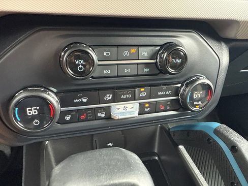Used 2023 Ford Bronco Wildtrak AWD/4WD image 32