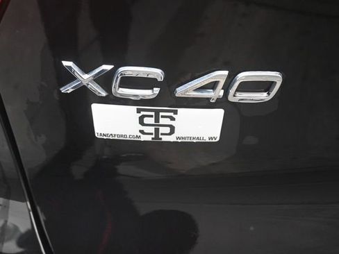 Used 2024 Volvo XC40 B5 Core image 25