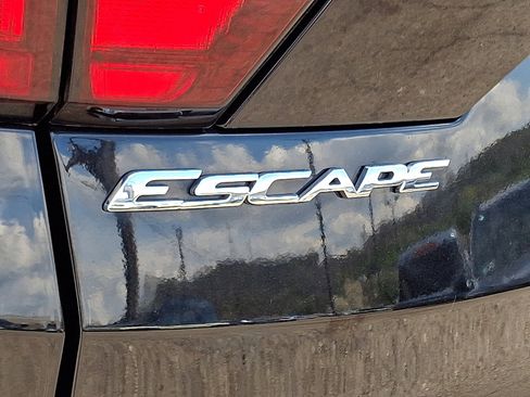 Certified 2019 Ford Escape Titanium AWD/4WD image 30