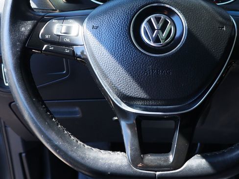 Used 2018 Volkswagen Tiguan SE w/ Panoramic Sunroof Package image 50