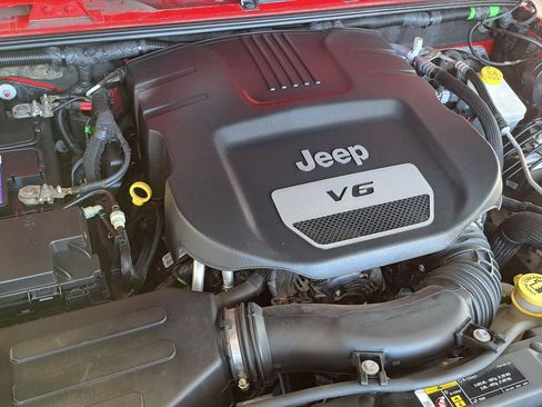 Used 2018 Jeep Wrangler Unlimited Sahara image 34