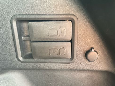 Used 2023 Chevrolet Equinox LT FWD image 26