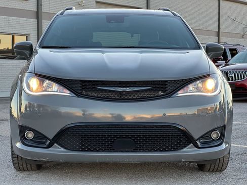 Used 2020 Chrysler Pacifica Touring-L w/ Advanced Safetytec Group image 11