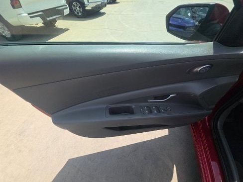 Used 2025 Hyundai Elantra Hybrid FWD image 12