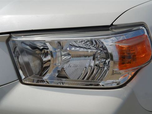 Used 2013 Toyota 4Runner Limited AWD/4WD image 31