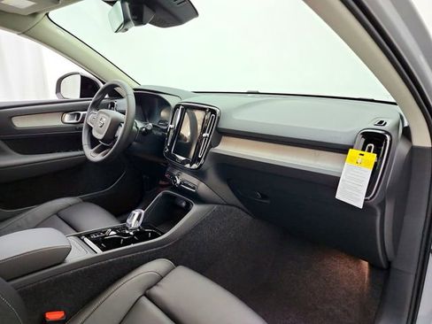 New 2026 Volvo XC40 B5 Plus w/ Climate Package AWD/4WD image 17