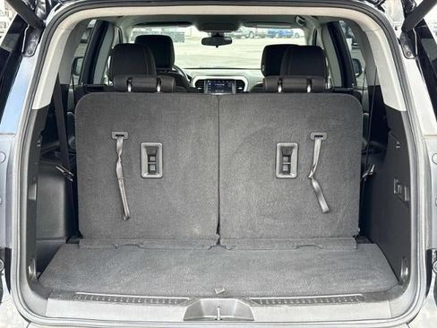Used 2022 GMC Acadia SLE w/ Driver Convenience Package FWD image 7