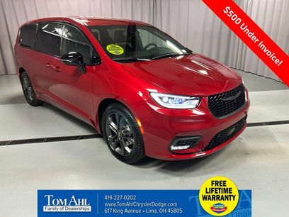 New 2026 Chrysler Pacifica Select