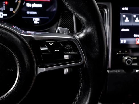 Used 2017 Porsche Macan Turbo image 22