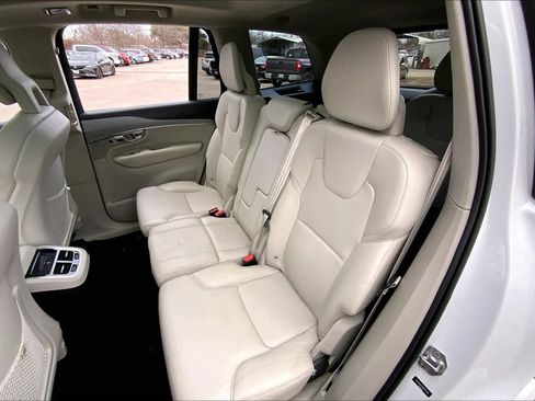 Used 2021 Volvo XC90 T5 Momentum w/ Climate Package image 21