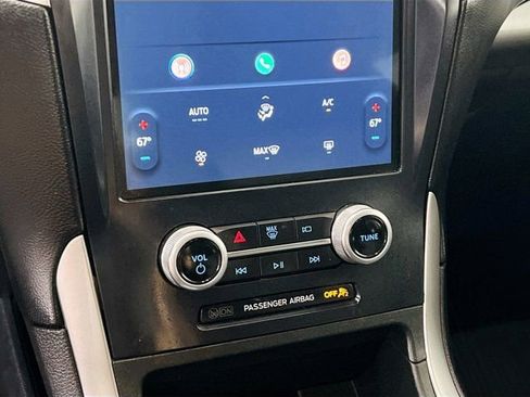 Used 2022 Ford Edge SE image 23