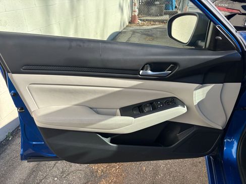 Used 2025 Nissan Altima 2.5 SV image 20