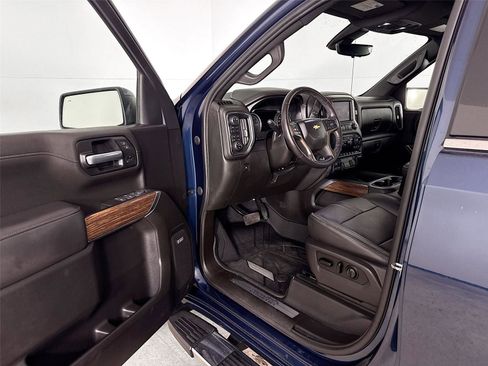 Used 2021 Chevrolet Silverado 1500 High Country w/ Technology Package AWD/4WD image 3
