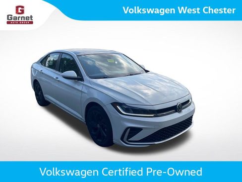 Used 2026 Volkswagen Jetta SE w/ Black Wheel Package FWD image 3