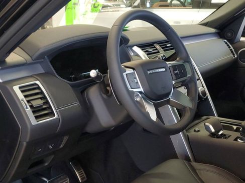 Used 2025 Land Rover Discovery Dynamic SE image 8