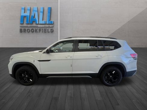 New 2026 Volkswagen Atlas Peak Edition image 2