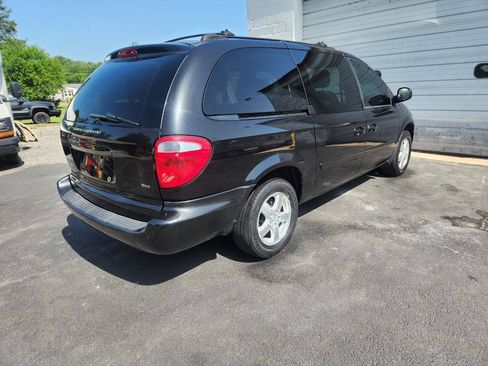 Used 2005 Dodge Grand Caravan SXT FWD image 3