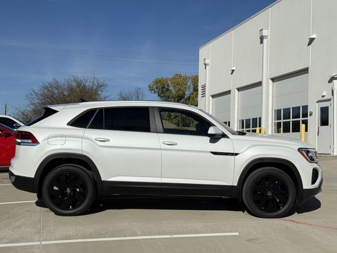 New 2026 Volkswagen Atlas Cross Sport SE FWD image 4