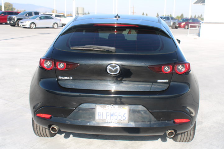 Used 2019 MAZDA MAZDA3 Hatchback w/ Preferred Package FWD image 4