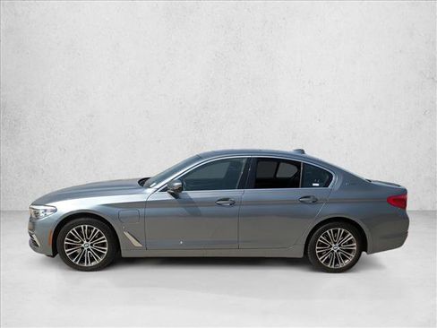Used 2019 BMW 530e xDrive AWD/4WD image 8