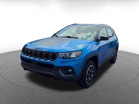 Used 2025 Jeep Compass Trailhawk w/ Trailer Tow Group AWD/4WD image 7