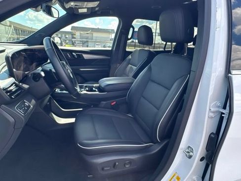 Used 2025 Buick Enclave Preferred AWD/4WD image 18