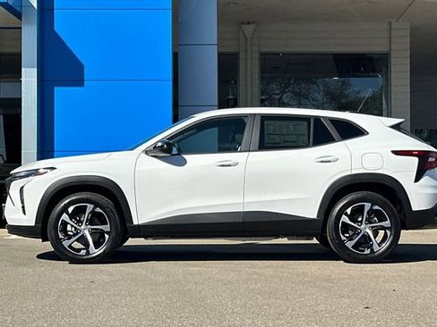 New 2026 Chevrolet Trax RS w/ Sunroof Package image 9