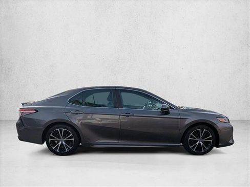 Used 2019 Toyota Camry SE image 5