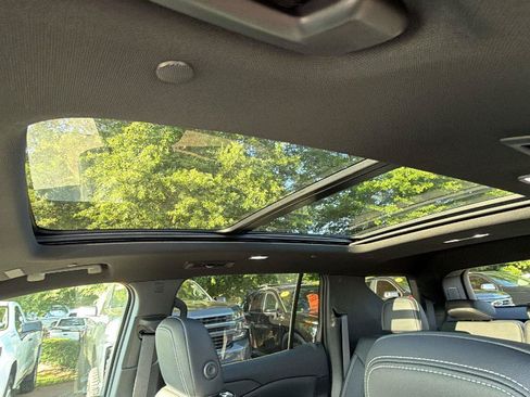 New 2026 Chevrolet Traverse LT w/ Sun and Wheel Package FWD image 3