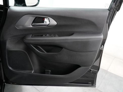 New 2026 Chrysler Pacifica Select AWD/4WD image 29
