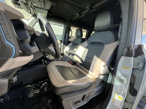 Used 2023 Ford Bronco Wildtrak image 13