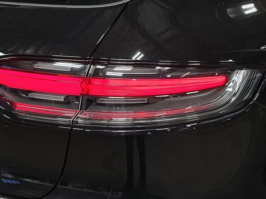 Certified 2026 Porsche Macan AWD/4WD image 30
