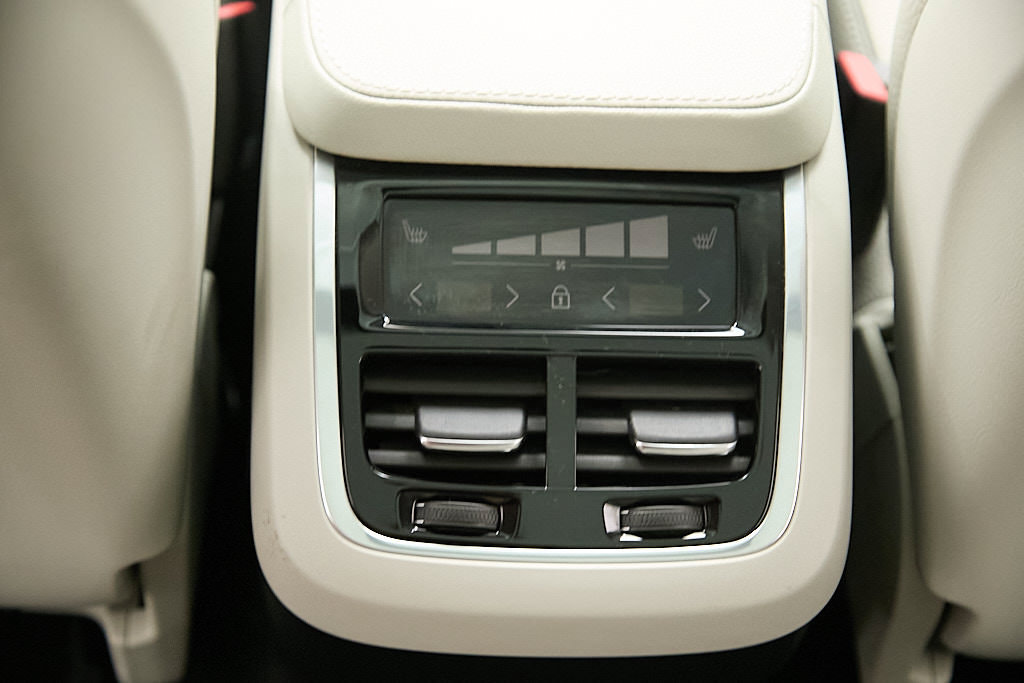 Certified 2024 Volvo XC90 B5 Plus w/ Protection Package Premier AWD/4WD image 25