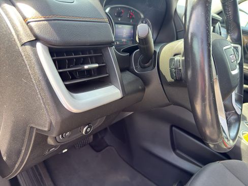 Used 2019 GMC Terrain SLE w/ LPO, Floor Liner Package FWD image 14