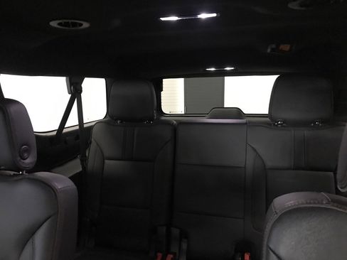 Used 2022 Chevrolet Suburban RST w/ Luxury Package image 13