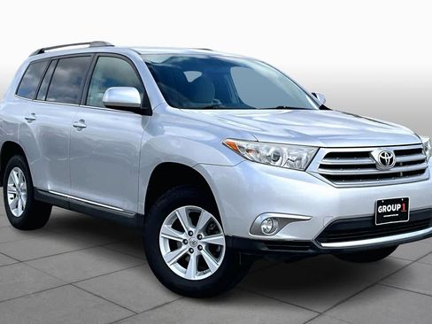 Used 2012 Toyota Highlander FWD image 2