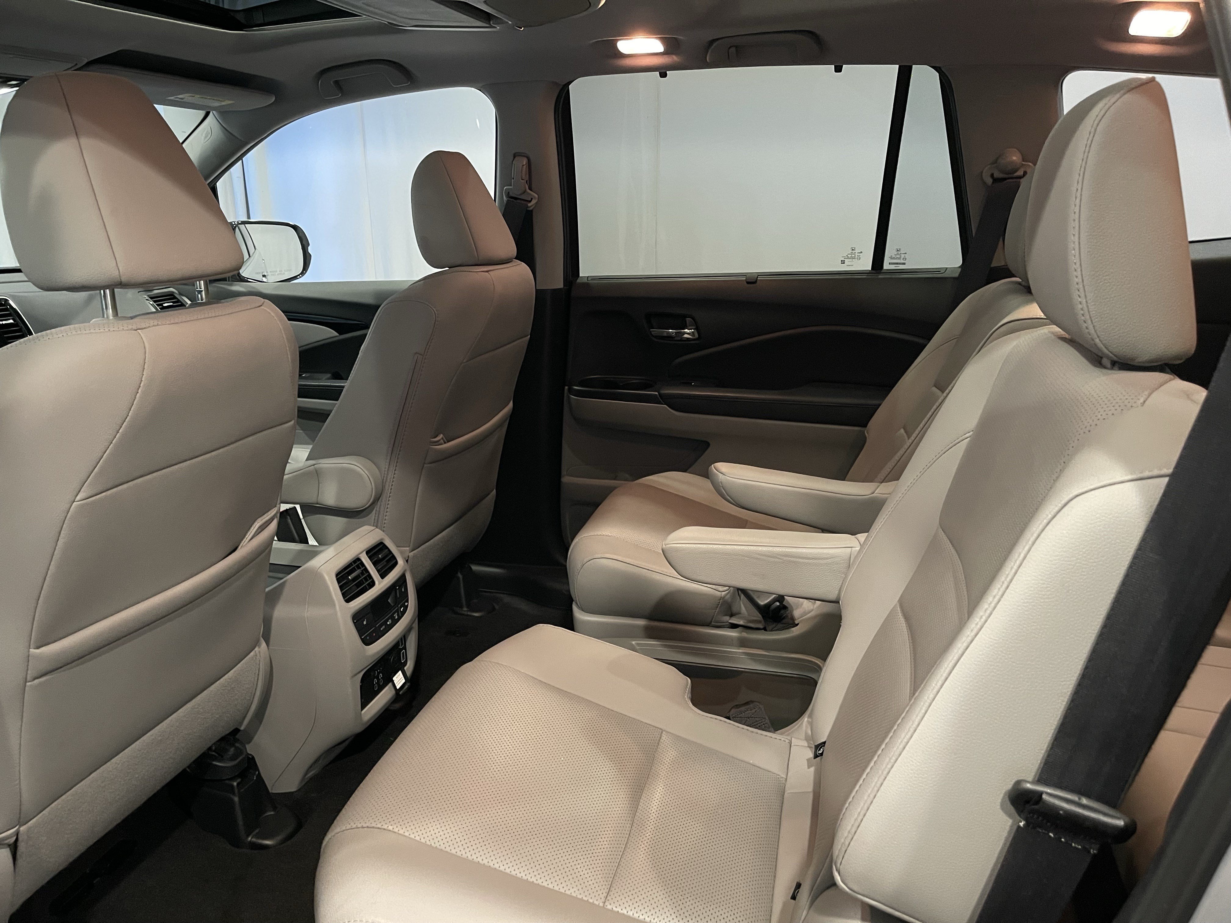Used 2019 Honda Pilot Elite image 23