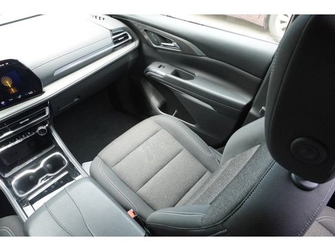 Used 2024 Chevrolet Traverse LT FWD image 30