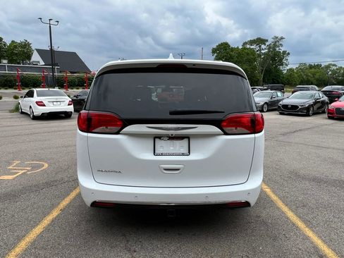 Used 2017 Chrysler Pacifica Touring-L Plus FWD image 6