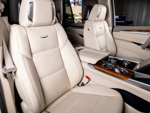 Used 2026 Cadillac Escalade Platinum Sport AWD/4WD image 21