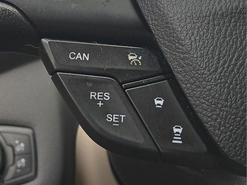 Used 2017 Ford Escape Titanium w/ Equipment Group 301A AWD/4WD image 17