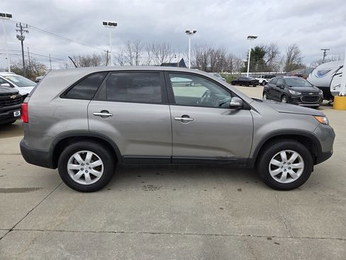 Used 2011 Kia Sorento LX image 2