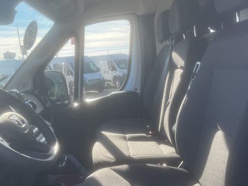 Used 2025 RAM ProMaster 2500 w/ Convenience Group image 11