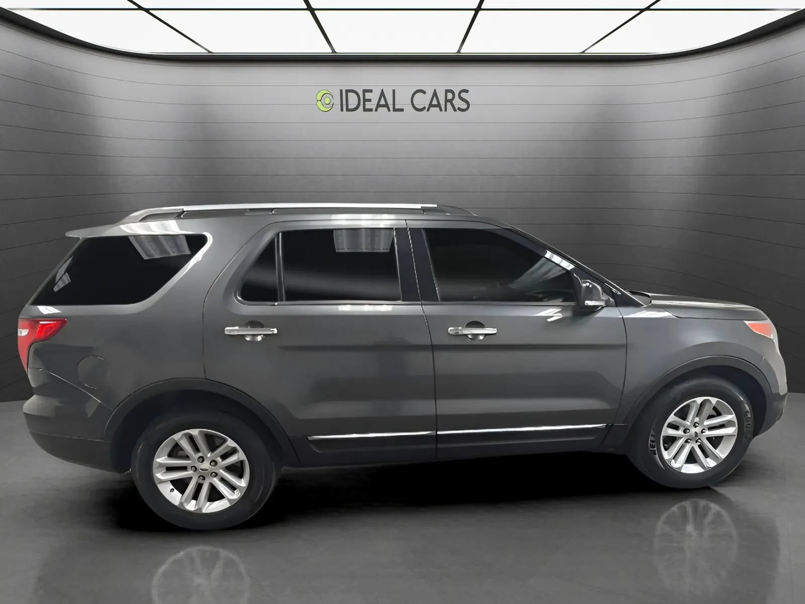 Used 2015 Ford Explorer XLT FWD image 4