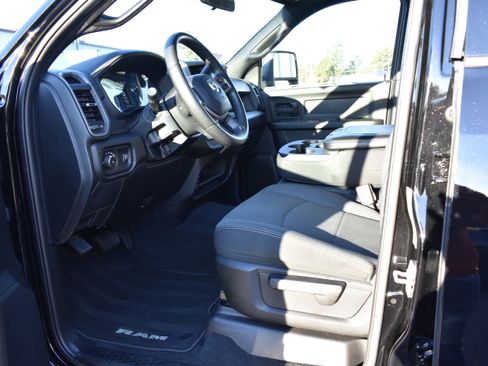 Used 2024 RAM 2500 Tradesman w/ Chrome Appearance Group image 11